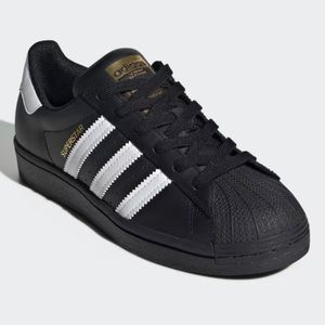 Adidas Women Superstar Shoes.